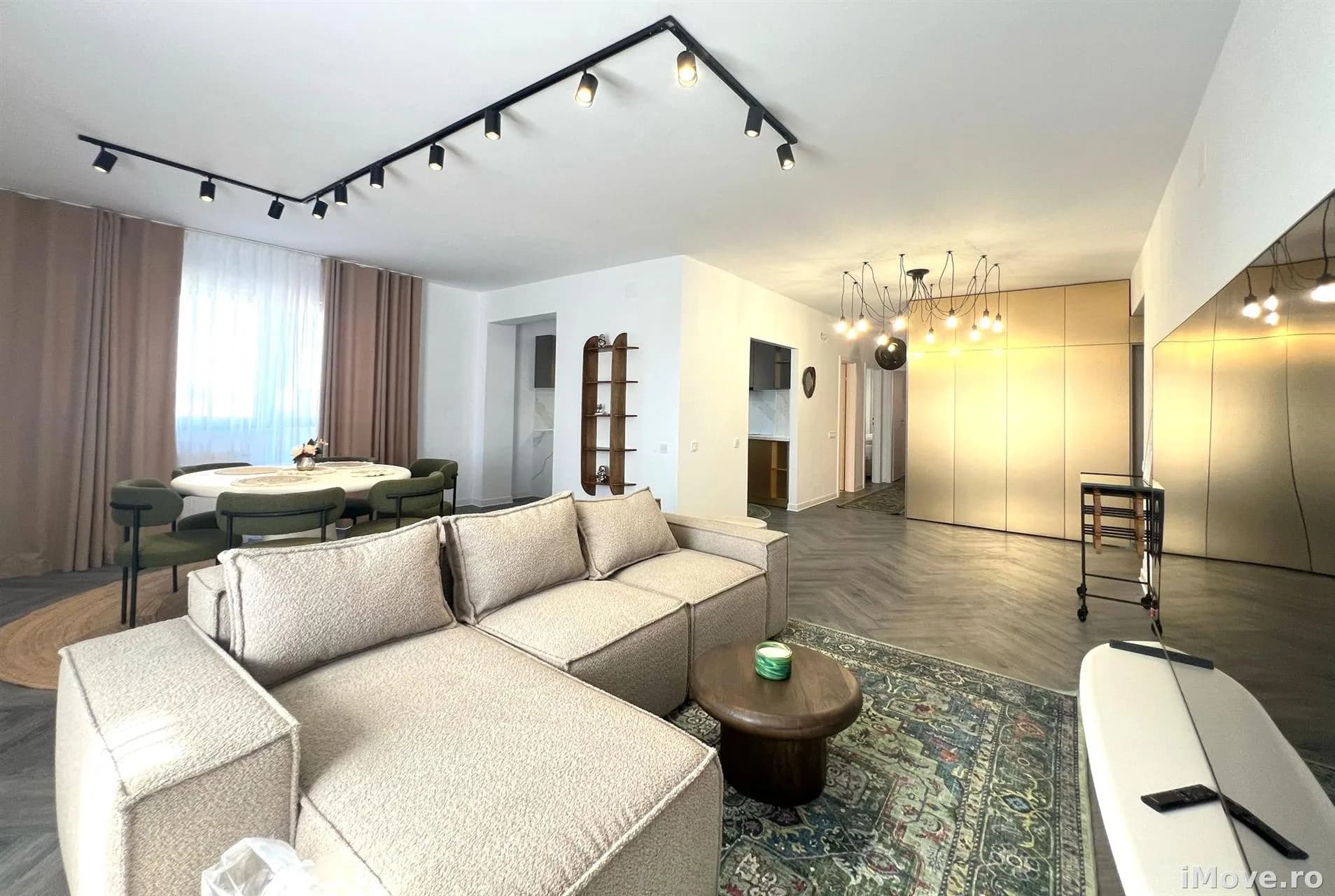 Apartament de lux 94 mp utili 3 camere 3 balcoane 25 mp Rahovei