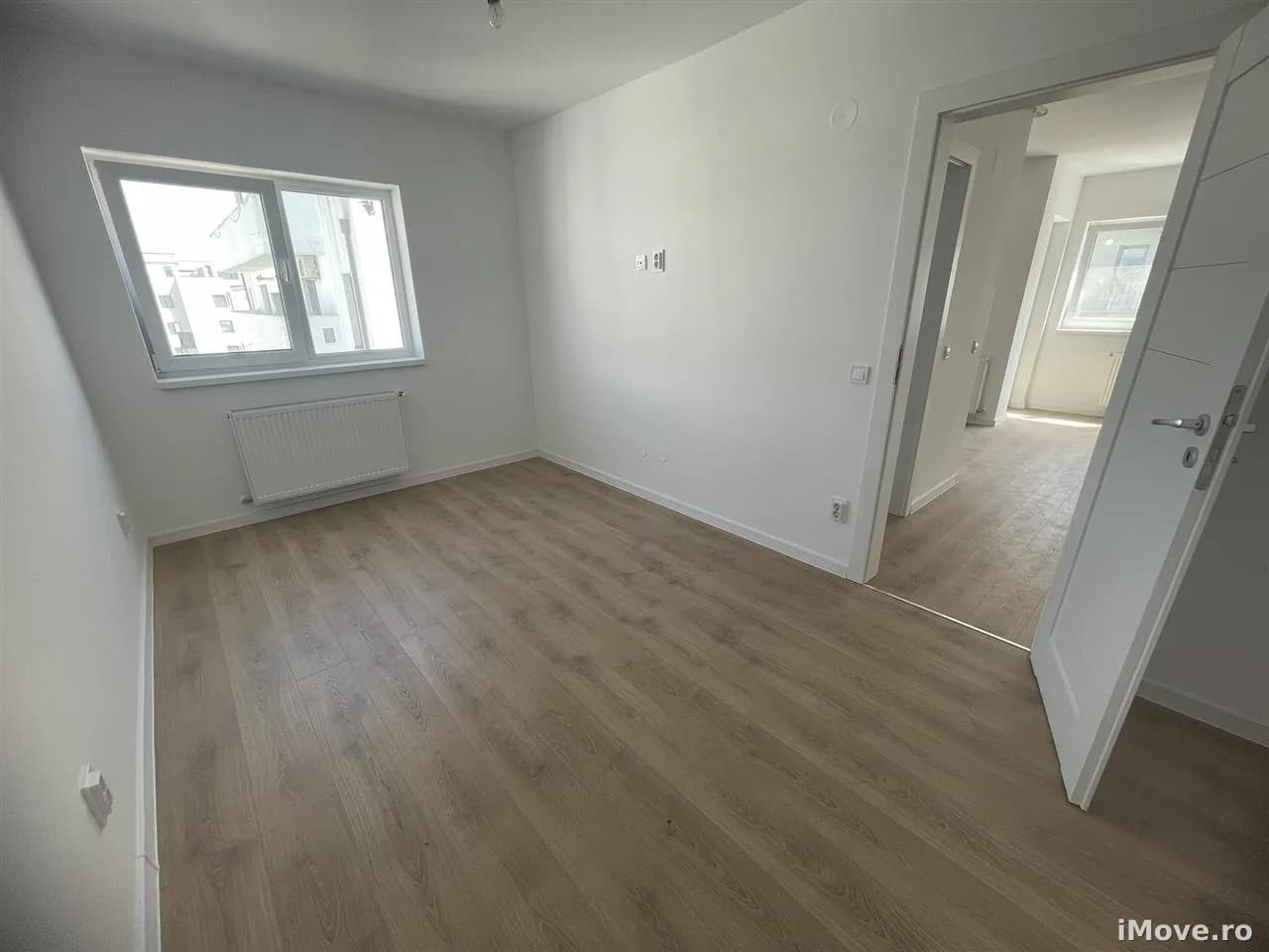 Apartament 3 camere cu balcon si parcare pe Doamna Stanca