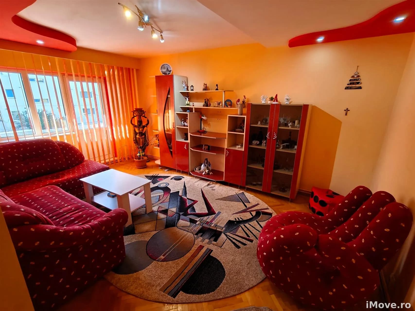 Apartament 4 camere 79mp | 2 balcoane | 2 bai | pivnita | zona Turnisor