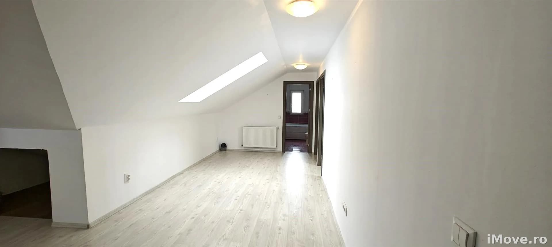 Apartament la mansarda 3 camere zona Calea Cisnadiei