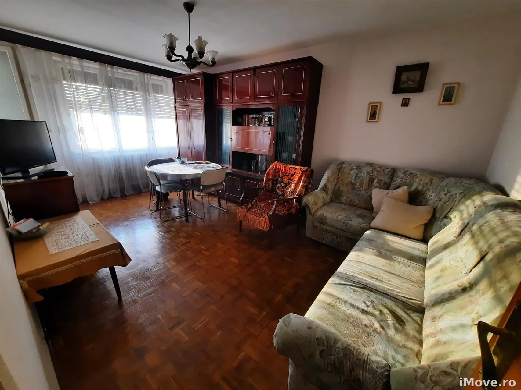 Apartament mobilat cu 3 camere in zona Strand