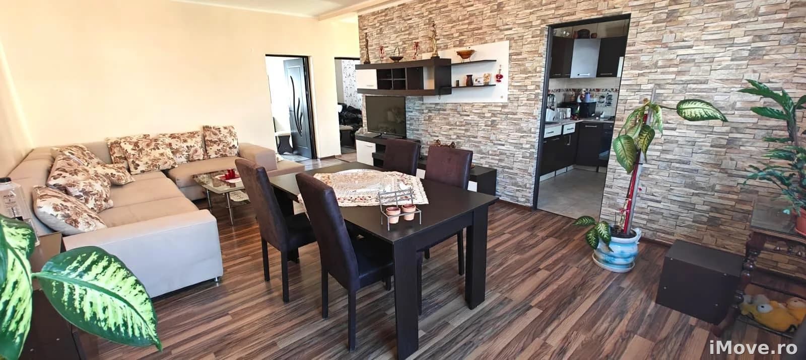 Apartament 3 camere terasa 80 mp si curte 145 mp zona Calea Cisnadiei