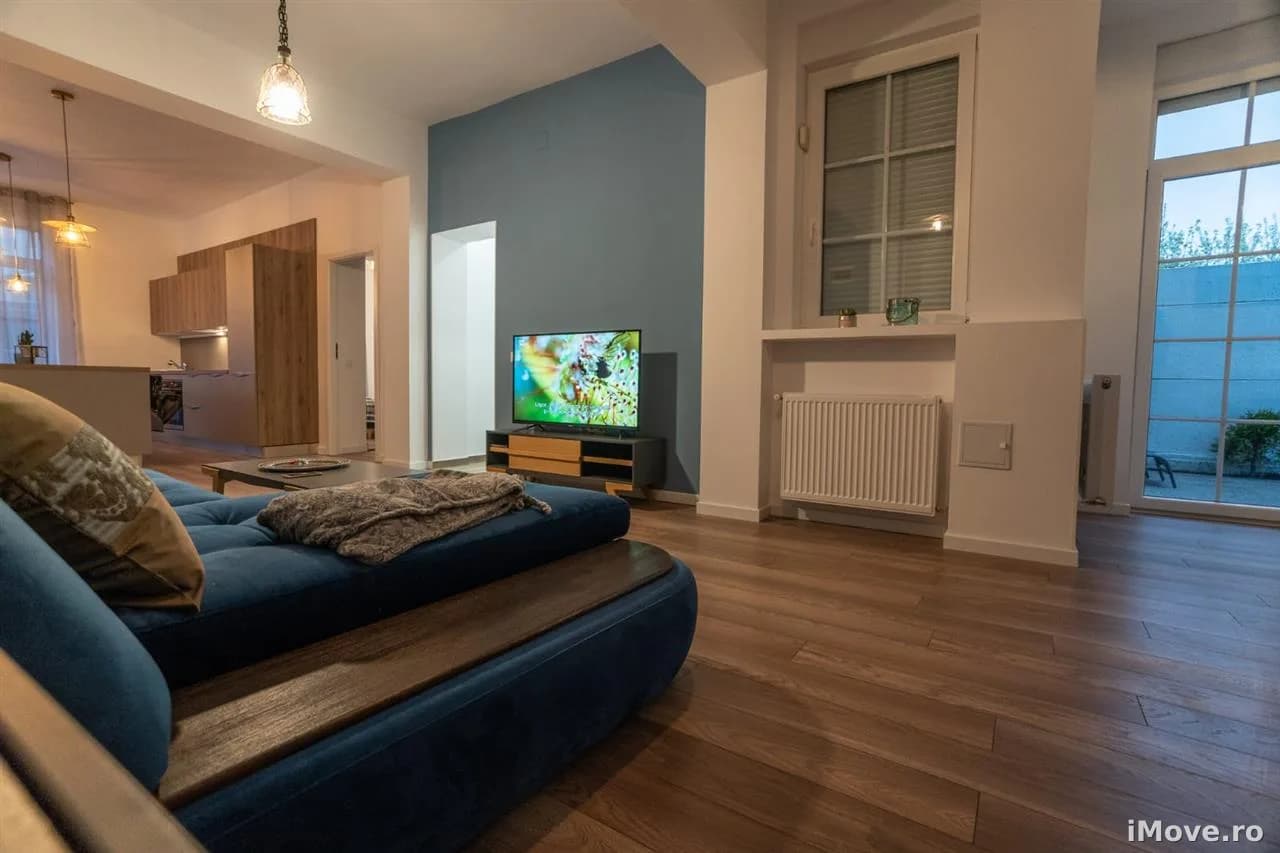 Apartament de lux 3 camere si terasa de 25 mp zona Sub Arini