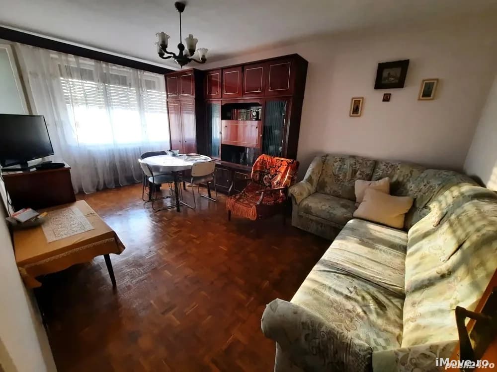 Apartament decomandat 3 camere str Hategului Strand
