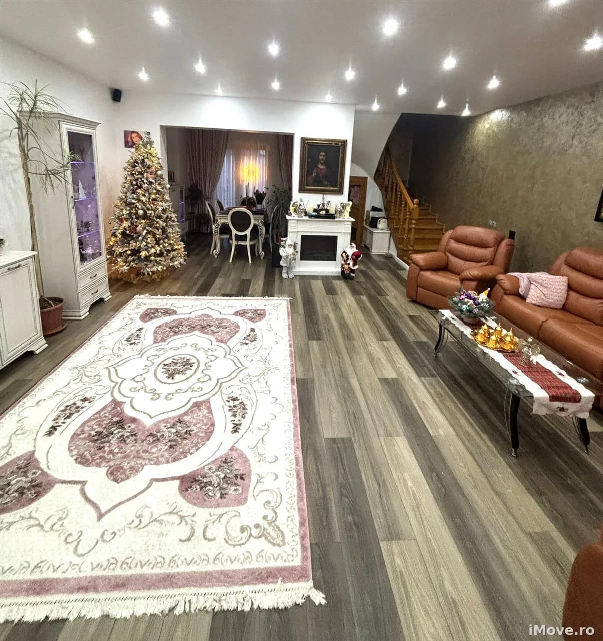 Casa 8 camere 6 bai 450 mp teren in zona Terezian