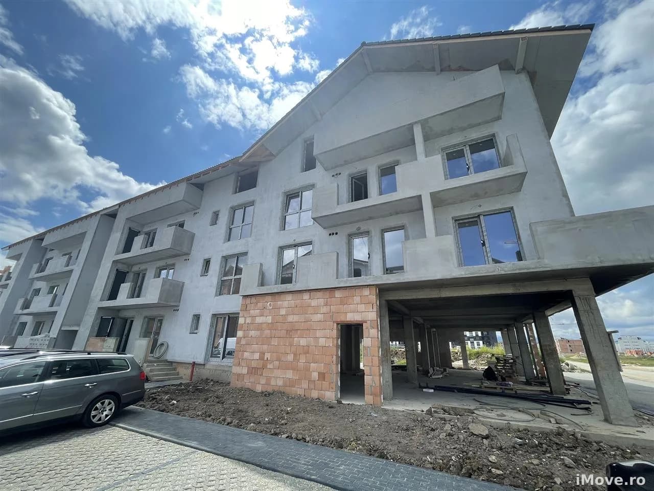 Apartament 2 camere balcon si parcare subterana pe Doamna Stanca