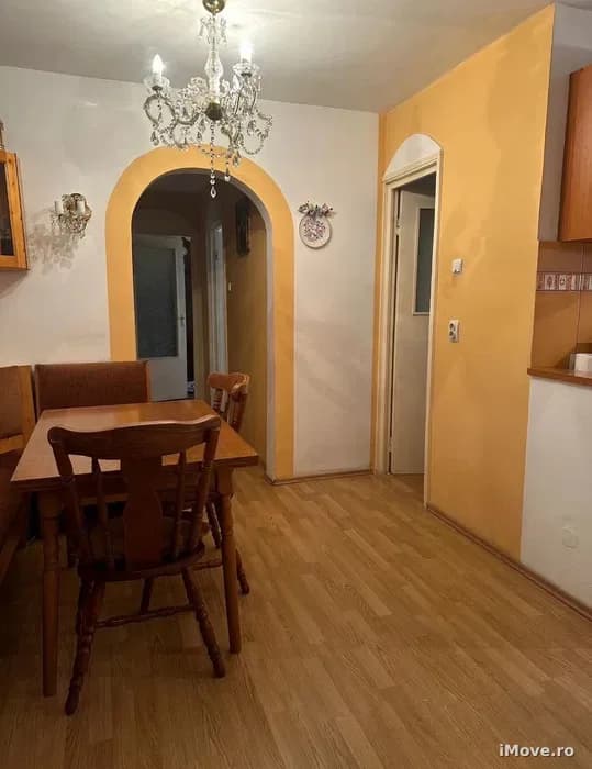 Apartament 3 camere cu balcon cartier Vasile Aaron
