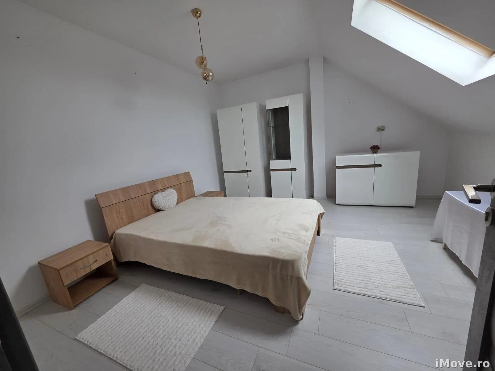 Apartament 3 camere 70 mpu si balcon in Vasile Aron