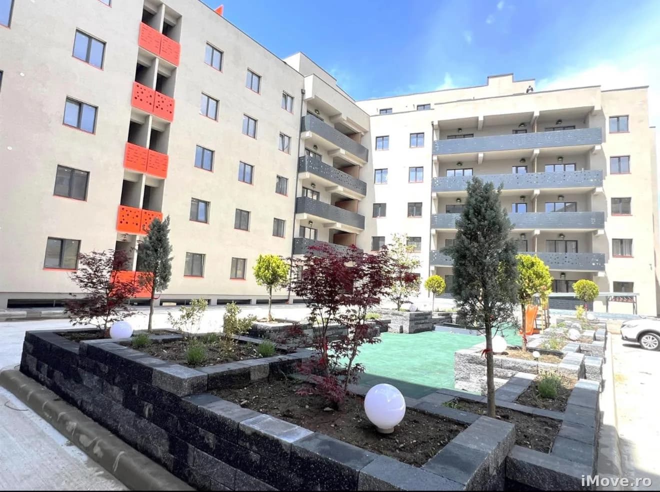 Apartament nou 3 camere balcon si parcare in zona Rahovei