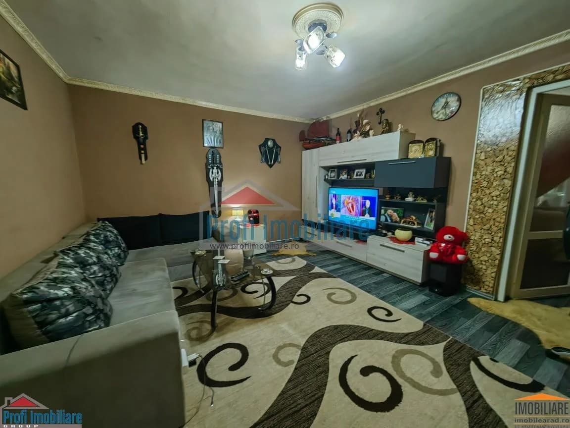 Casa de 102 mp cu gradina - ultracentral in Arad