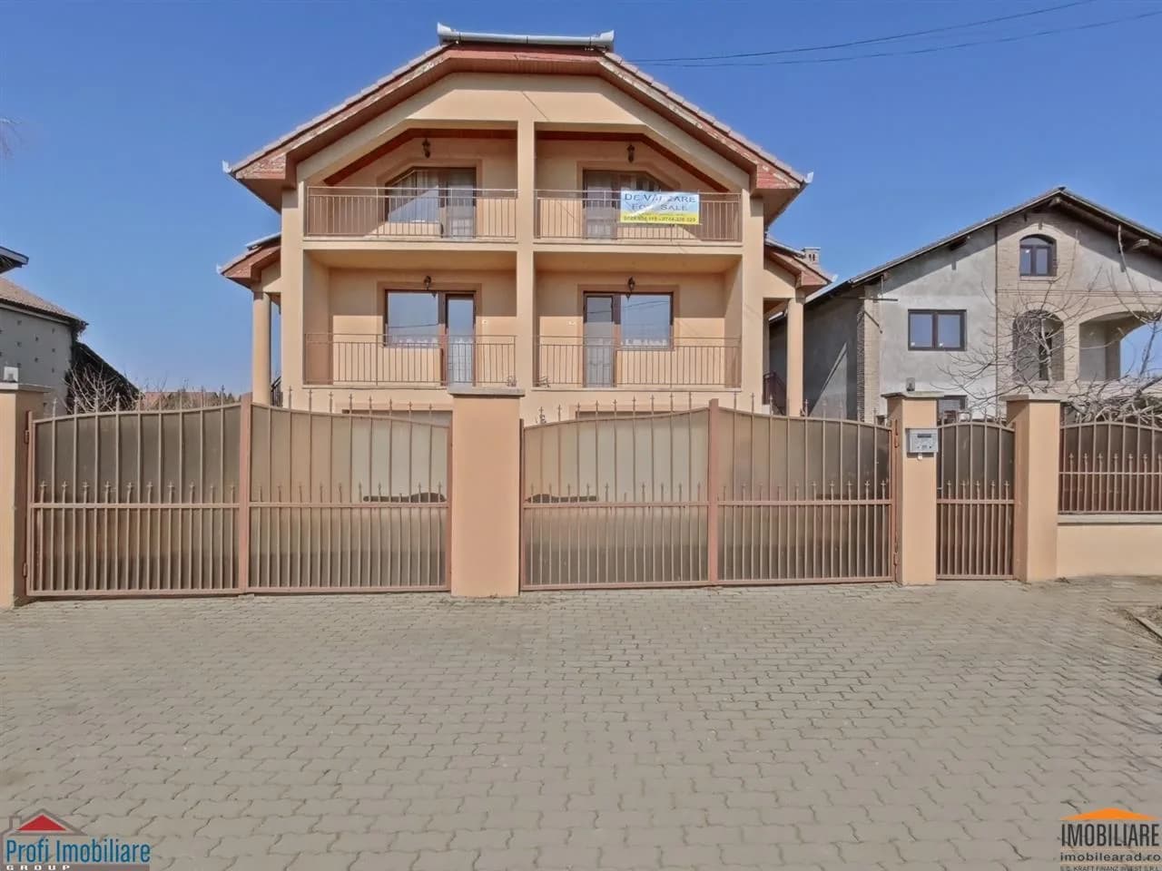 Casa mare cu etaj la principala in Fantanele - REDUCERE