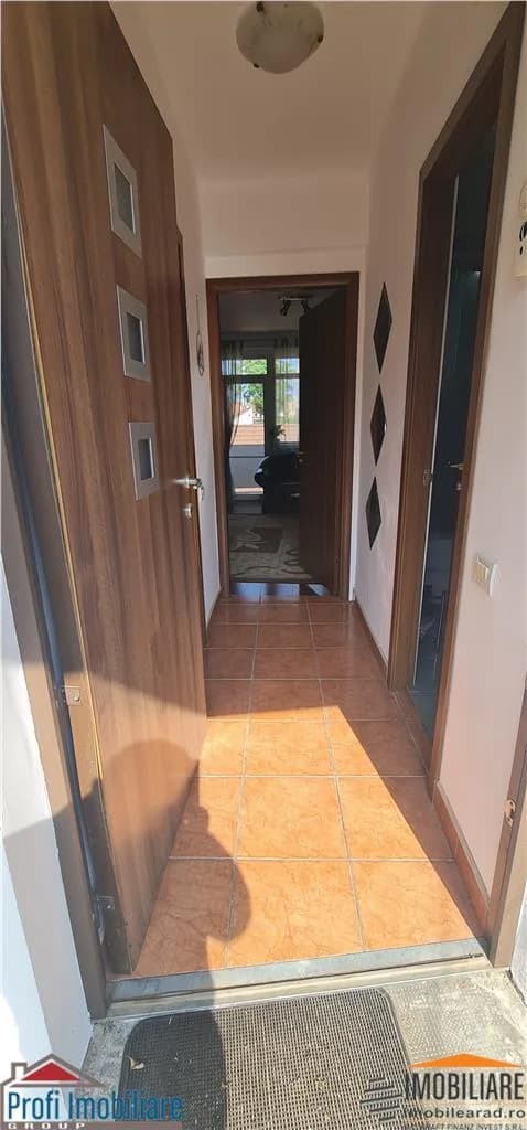Ap. 2 camere, et.3, la bloc, 82mp, central -Piata Catedralei