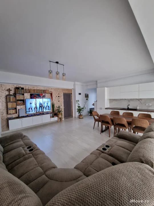 Apartament cu 3 camere de vanzare parter zona Dem Radulescu Rm Valcea