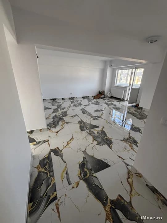 Apartament cu 3 camere de vanzare langa scoala nr 9, etaj 5, Rm Valcea