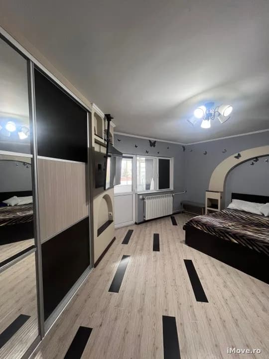 Apartament de vanzare 2 camere decomandat, zona centrala,boxa depozitare