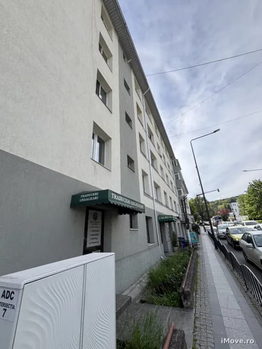Spatiu comercial de inchiriat zona centrala etaj 1 Rm Valcea