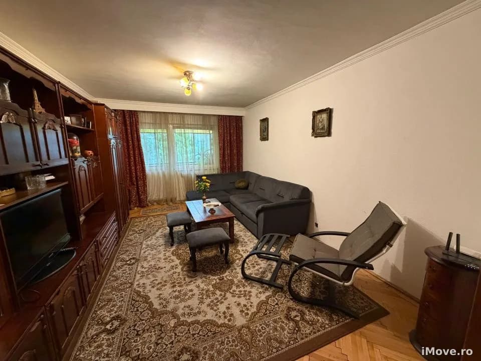 Apartament 3 camere de vanzare Nord Republicii Valcea, decomandat, 2 bai