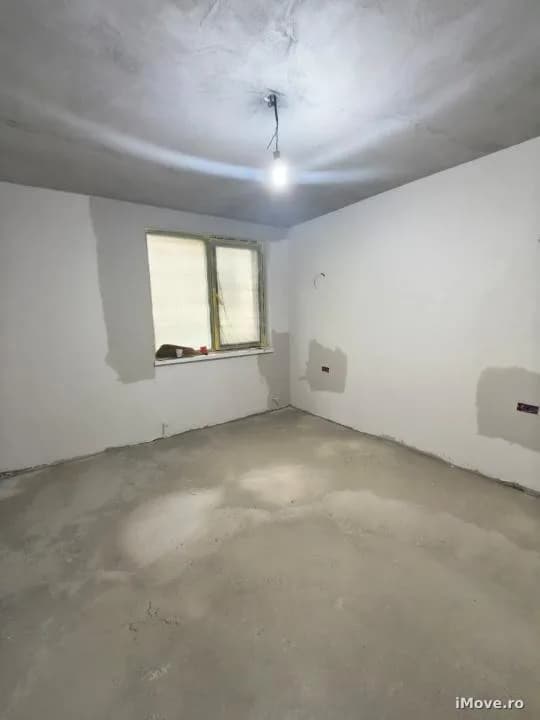 Apartament 3 camere de vânzare, Parter zona Nord Rm Vâlcea, la cheie