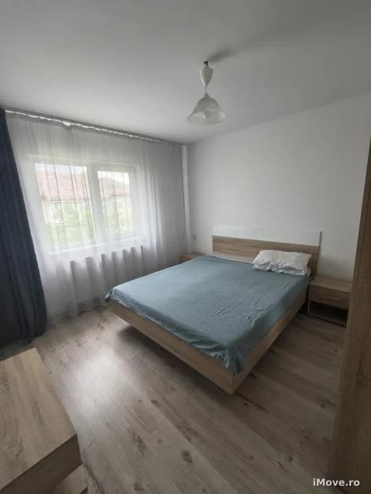 Apartament de închiriat, 3 camere, zona centrală Râmnicu Vâlcea