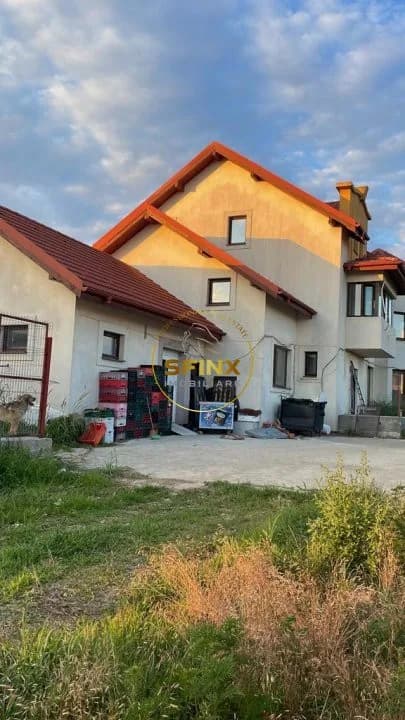 Casa la rosu cu teren 900 mp Domnesti