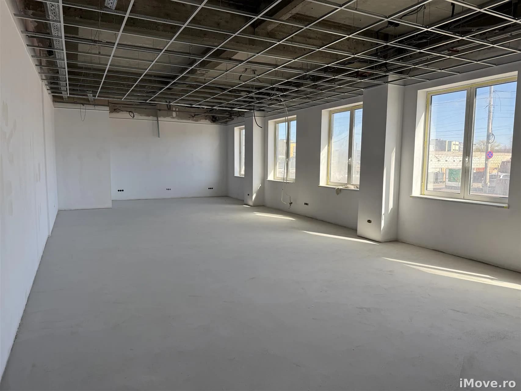 Spatiu Comercial 350 mp Showroom Comert Servicii