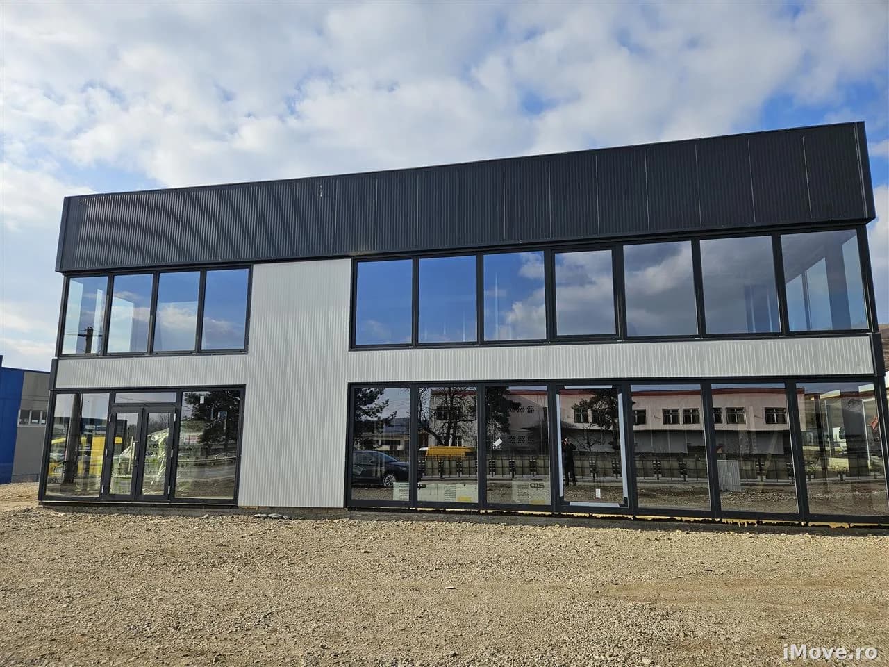 Spatiu 650 mp Showroom Comercial Depozitare