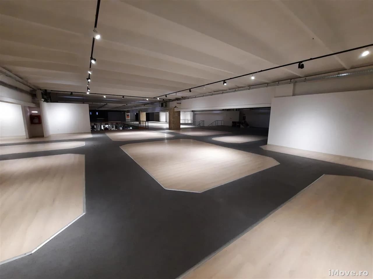 Spatii Comerciale 500 mp Showroom Comert