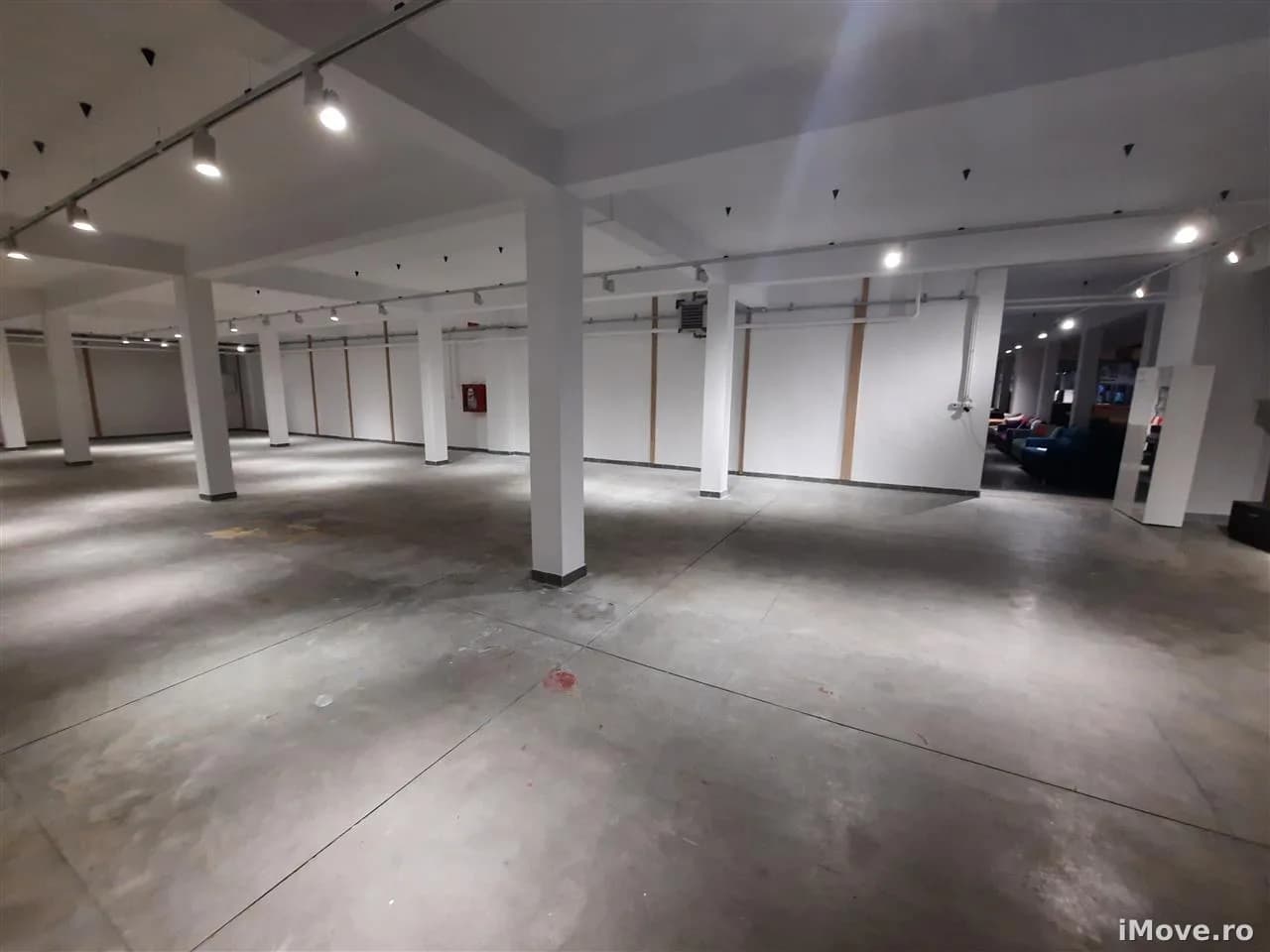 Spatiu Comercial 300 mp Showroom Servicii