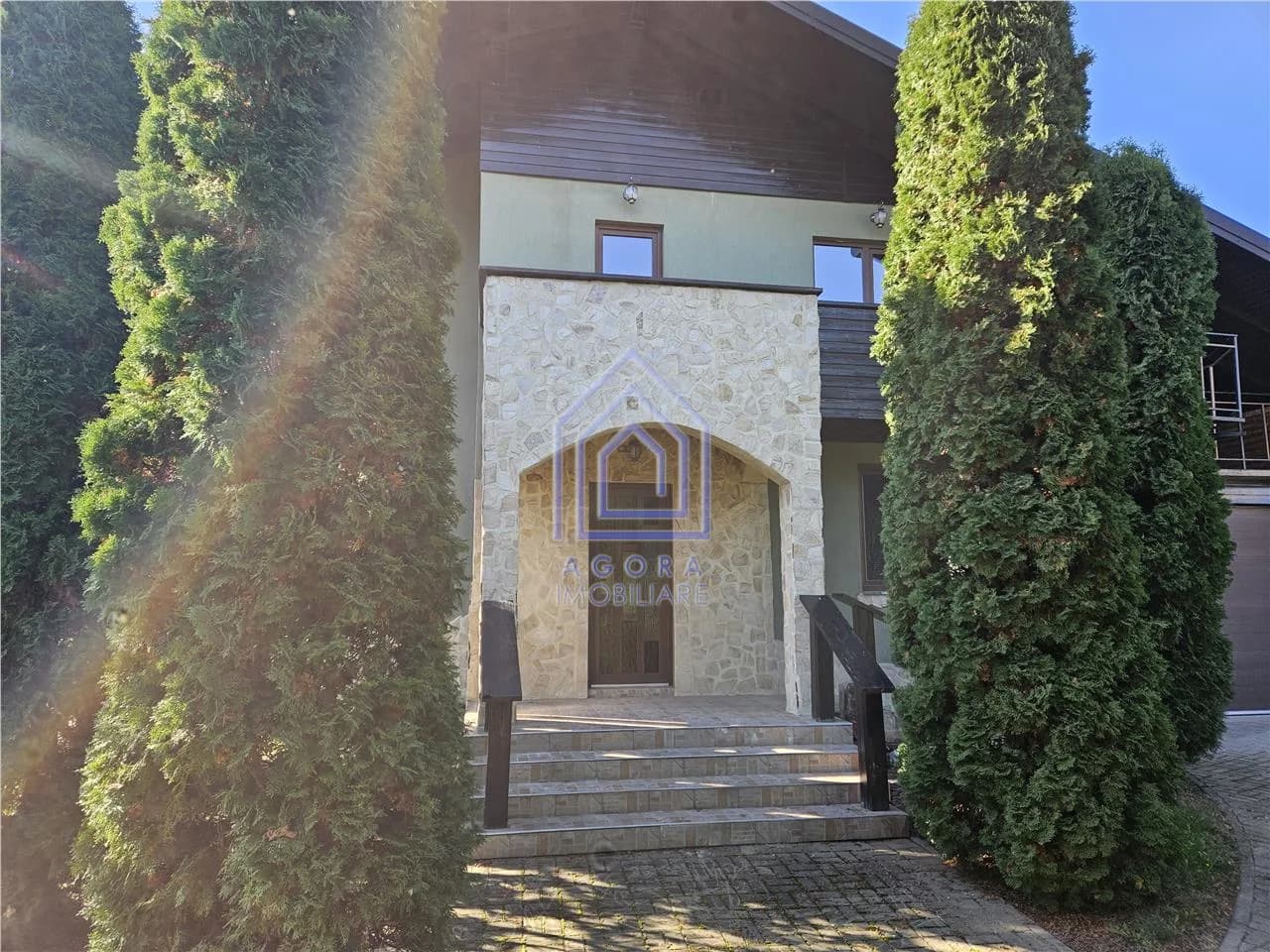 Suceava, casa deosebita in zona linistita.