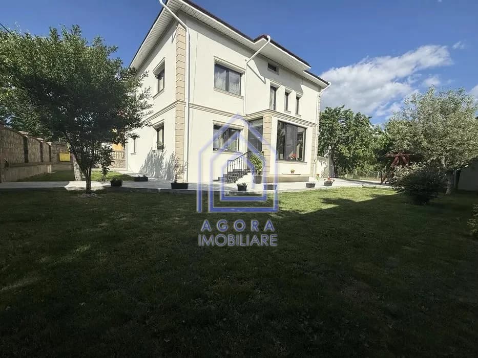 Casa de vanzare 194 mp utili si 1000 mp teren Burdujeni
