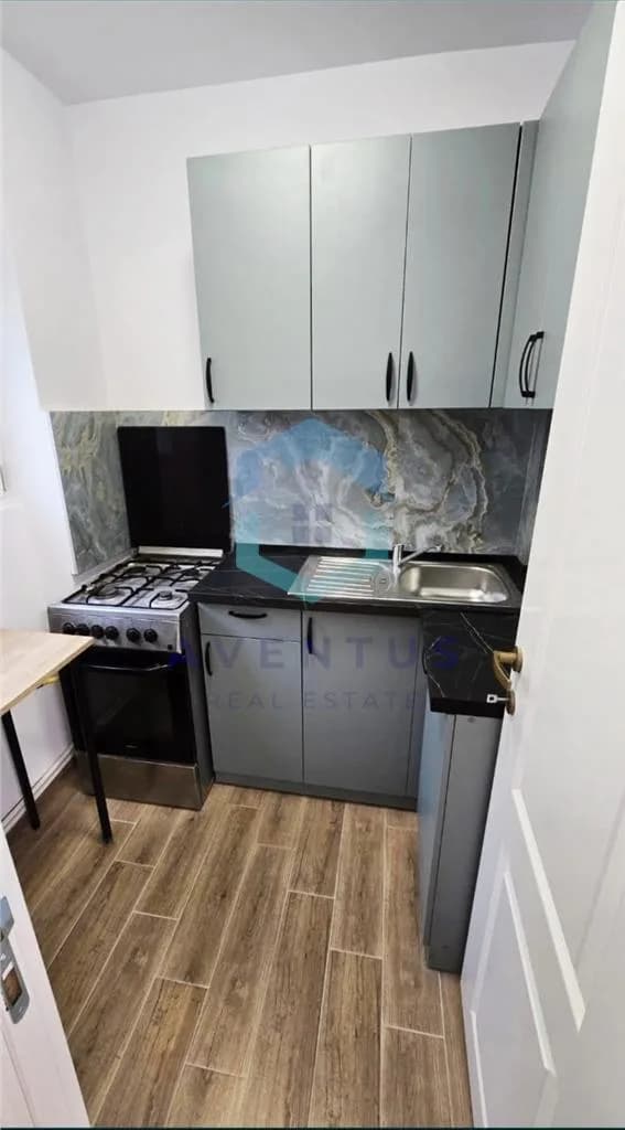 Garsoniera moderna, recent renovata, etaj 1, str Cojocnei