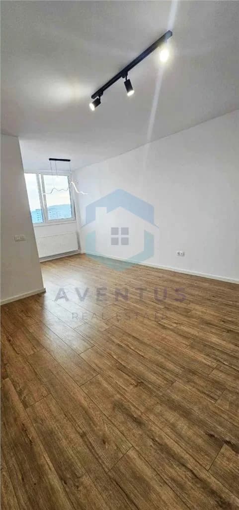 Vanzare Garsoniera complet renovata, incalzire in pardoseala, geamuri tripan Manastur