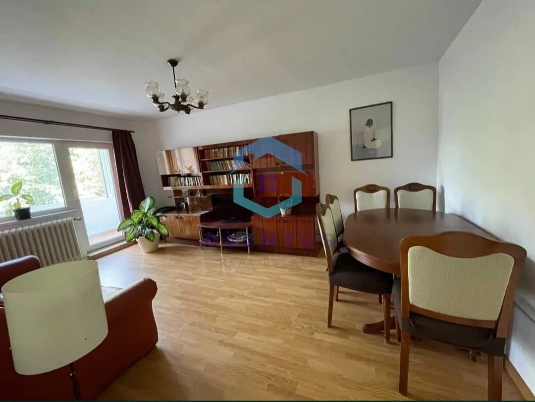 Apartament 4 camere plus garaj/ Titulescu