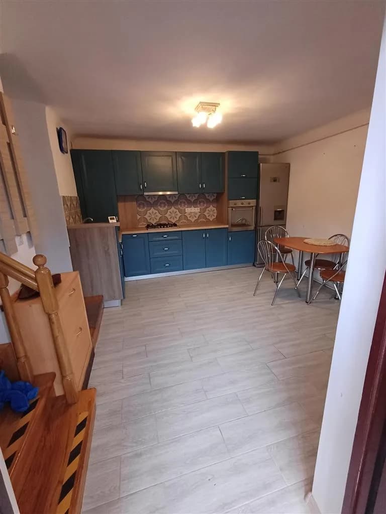 Apartament de vanzare cu 3 camere, zona centrala