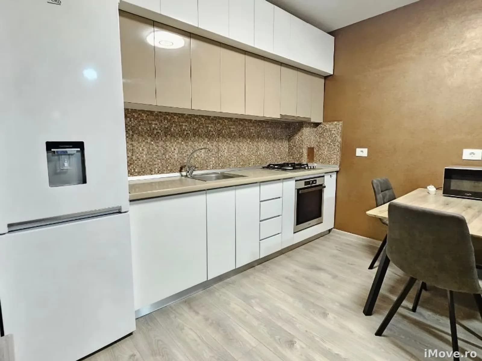 Apartament 3 camere de inchiriat, Prima Premium Decebal.