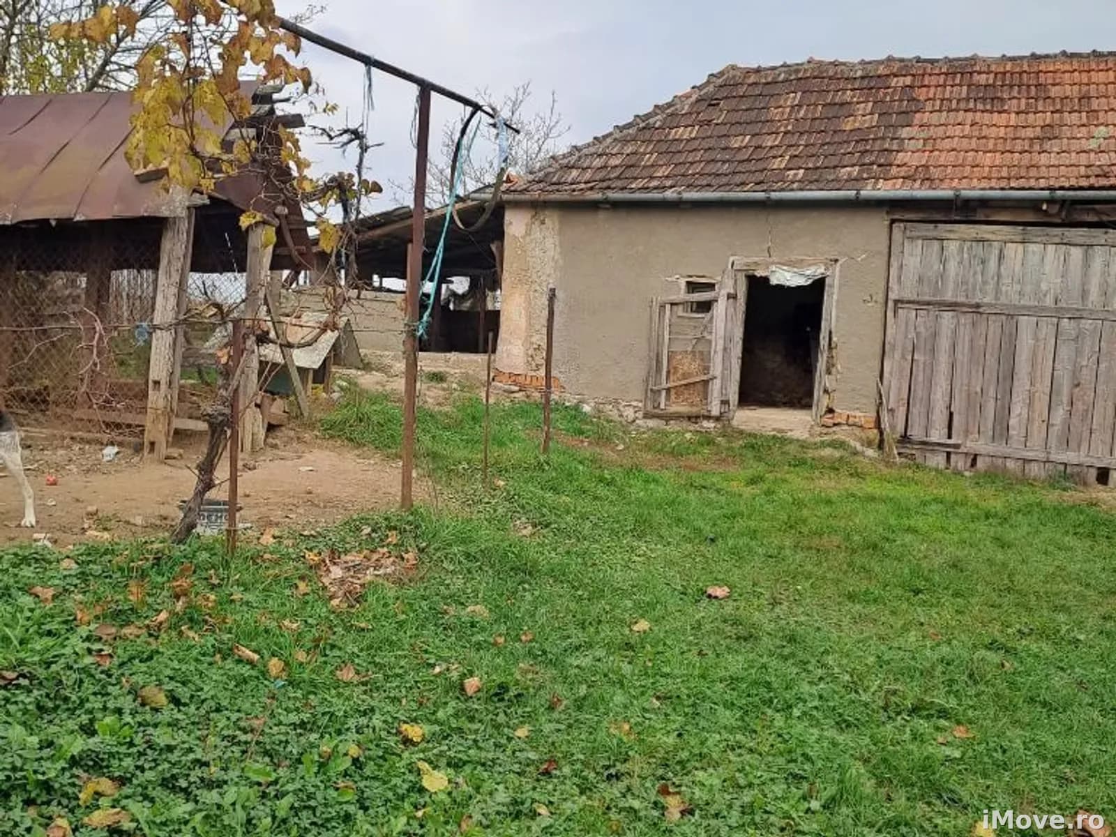 Casa taraneasca cu teren 2400mp in Santelec