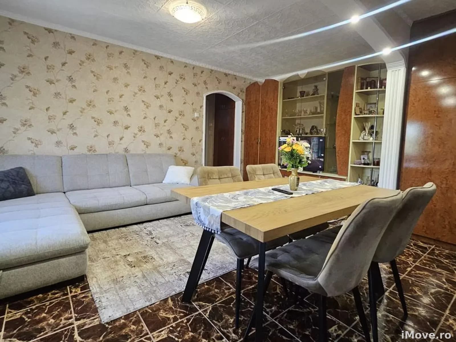 Apartament spațios, complet renovat – 3 camere –Sf. Apostol Andrei