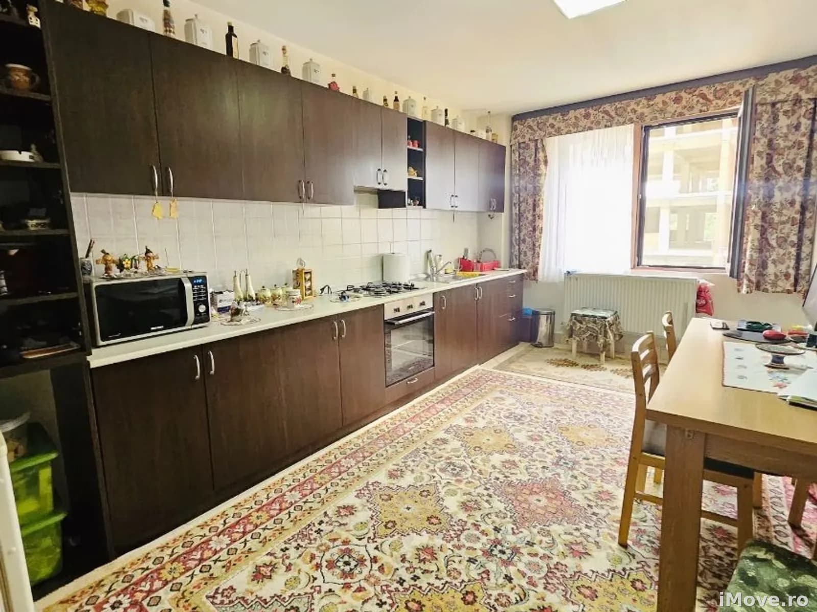 Apartament generos de vânzare, cartierul Soarelui!
