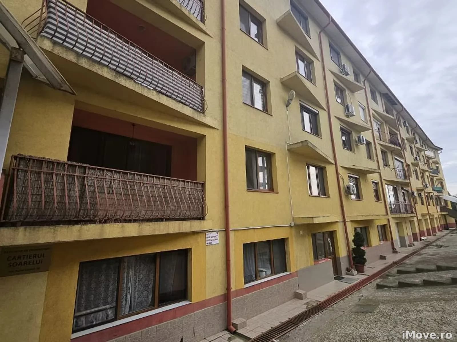 Apartament generos de vanzare cartierul Soarelui