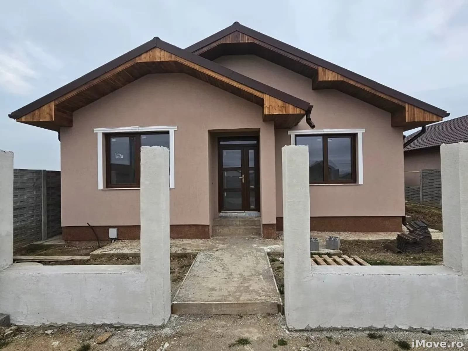 Casa noua de vanzare, situata in Santandrei!
