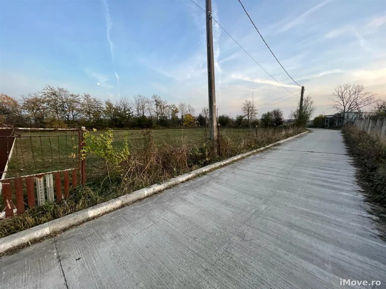 Teren intravilan cu utilitati 2500 mp in Rm Valcea
