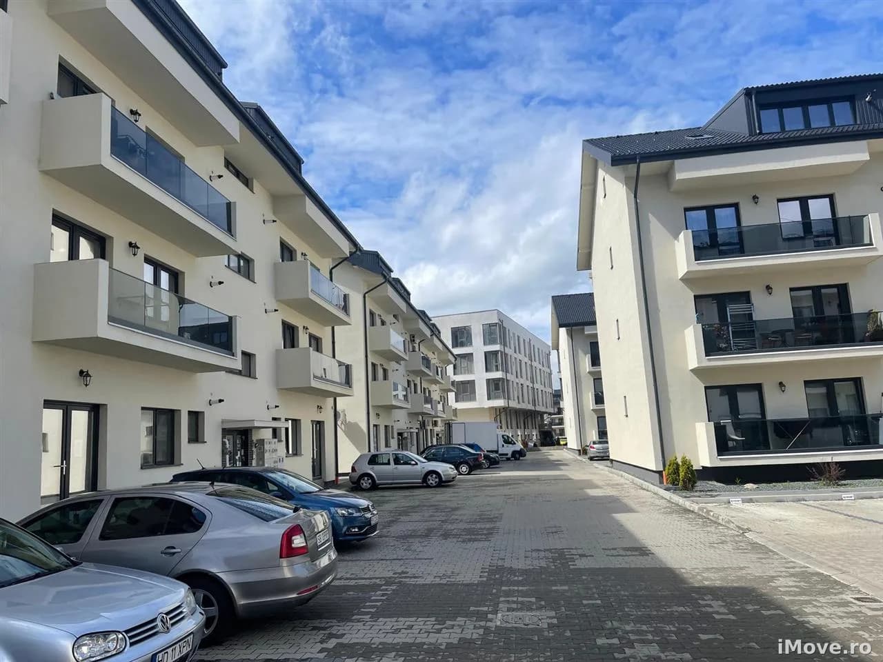 Apartament nou cu 3 camere balcon si parcare Doamna Stanca