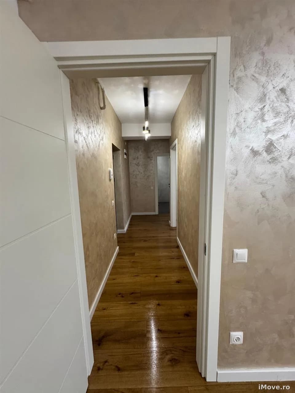Apartament 2 camere terasa 7 mp etaj 2 si parcare privata pe Dna Stanca
