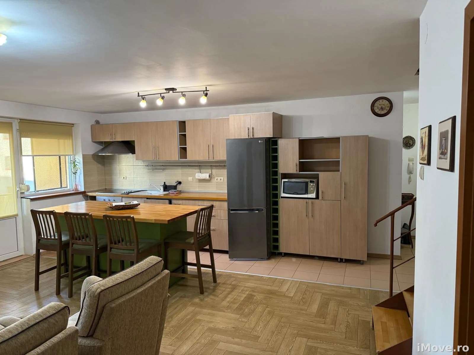 Apartament 3 camere 2 bai balcon si parcare subterana pe Aleea Streiu