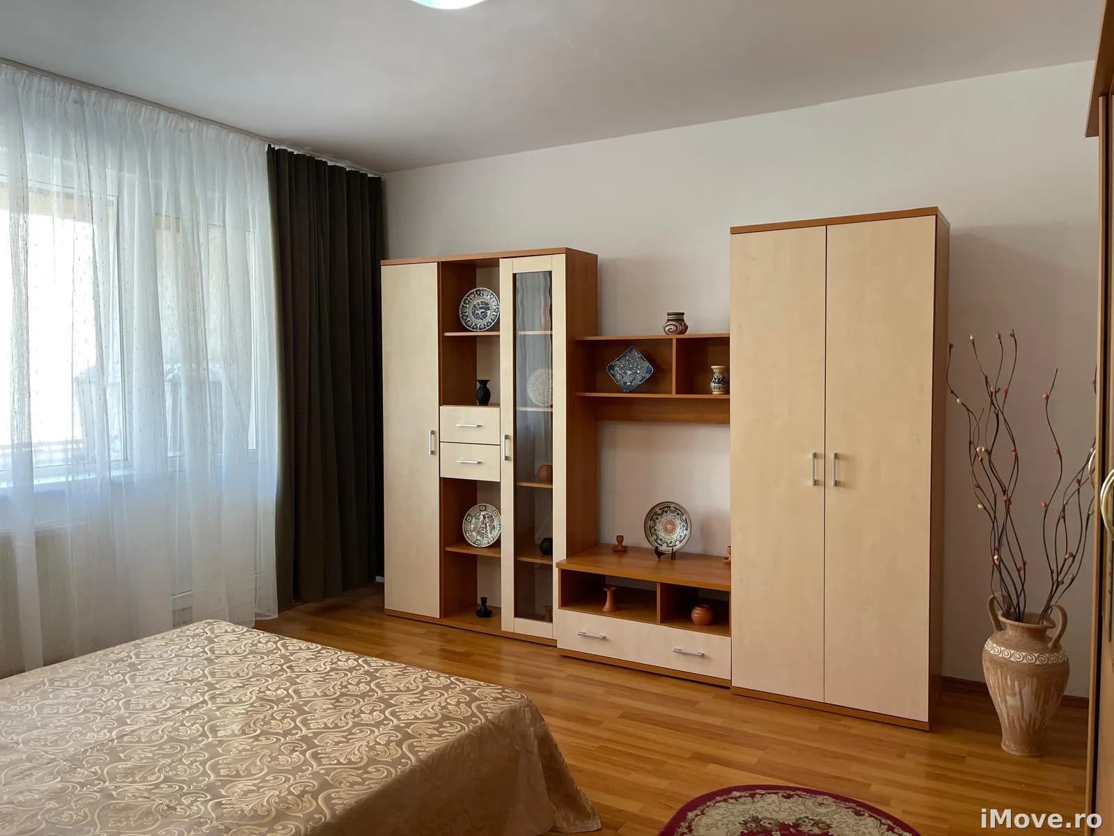 Apartament 2 camere cu balcon si parcare zona Calea Dumbravii
