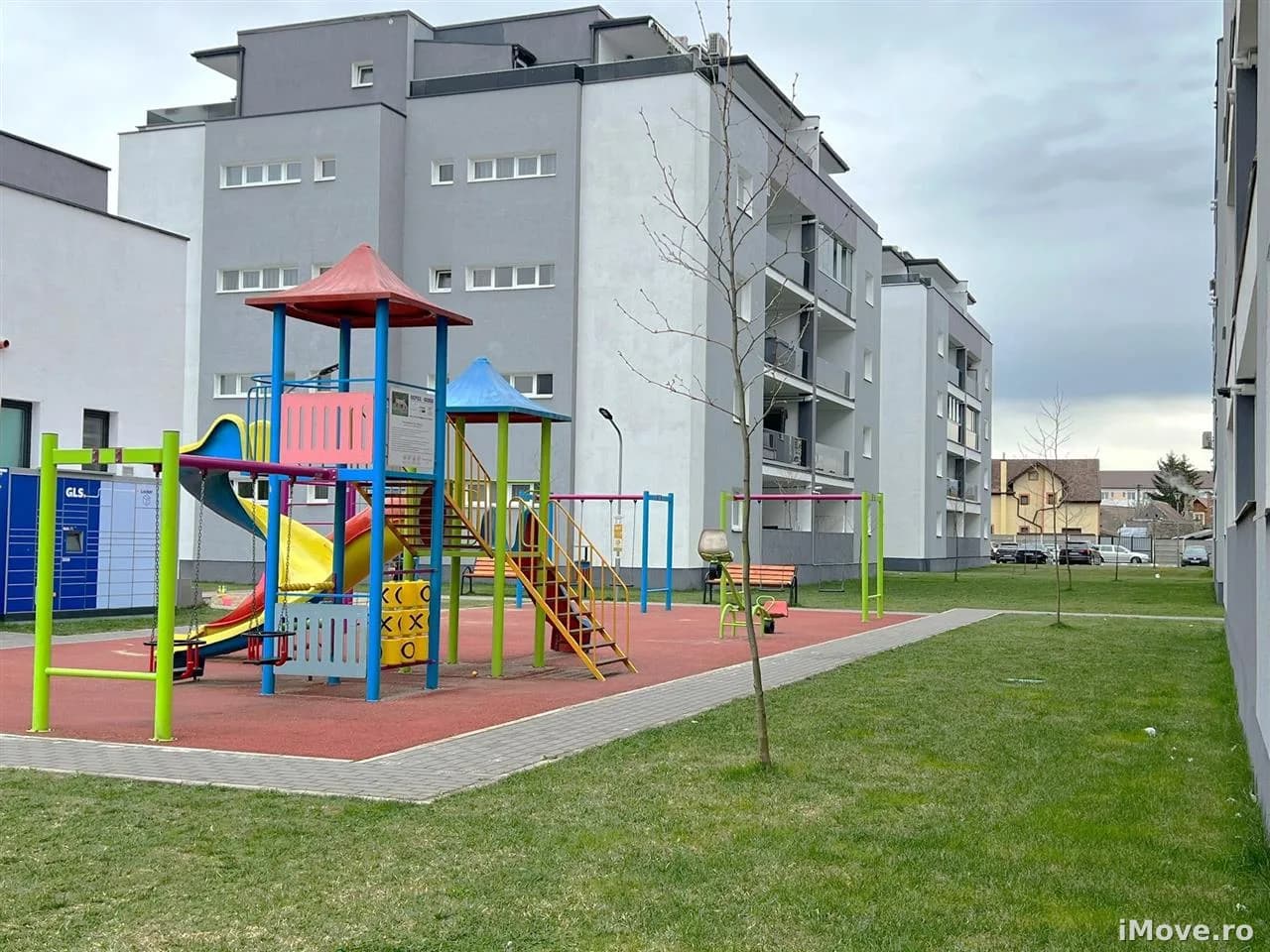 Apartament 3 camere terasa si loc parcari in Kogalniceanu