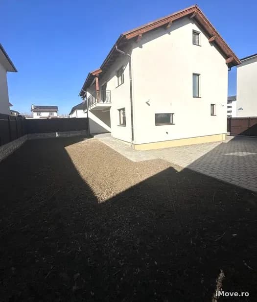 Casa noua 150 mpu cu 4 camere 2 bai si curte in Sibiu
