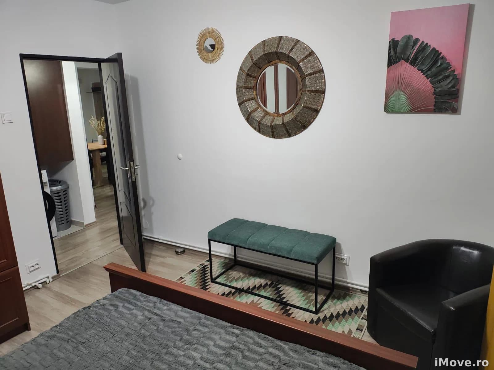 Apartament 4 camere cu balcon si pivnita zona Vasile Aaron