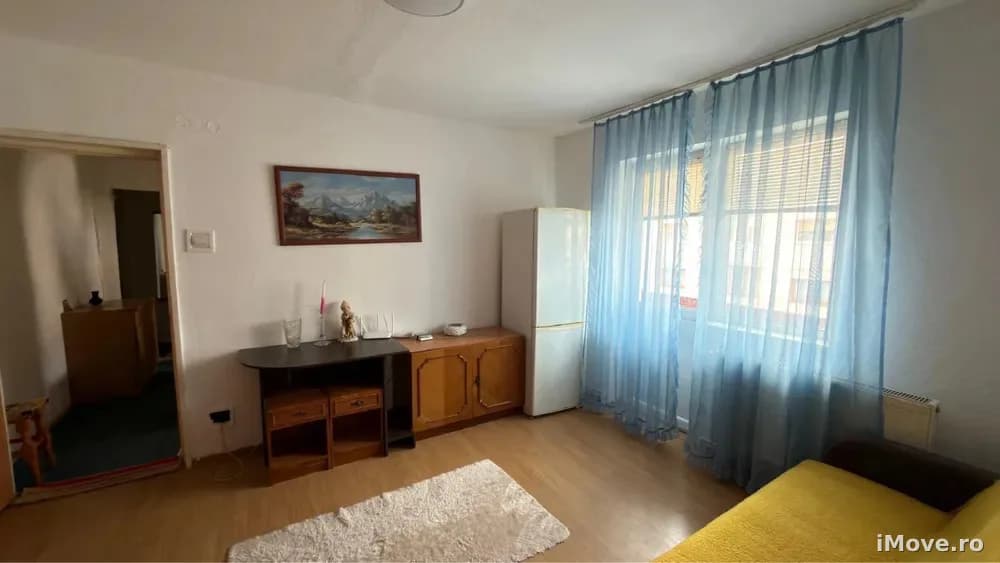 Apartament 2 camere si balcon zona Ciresica