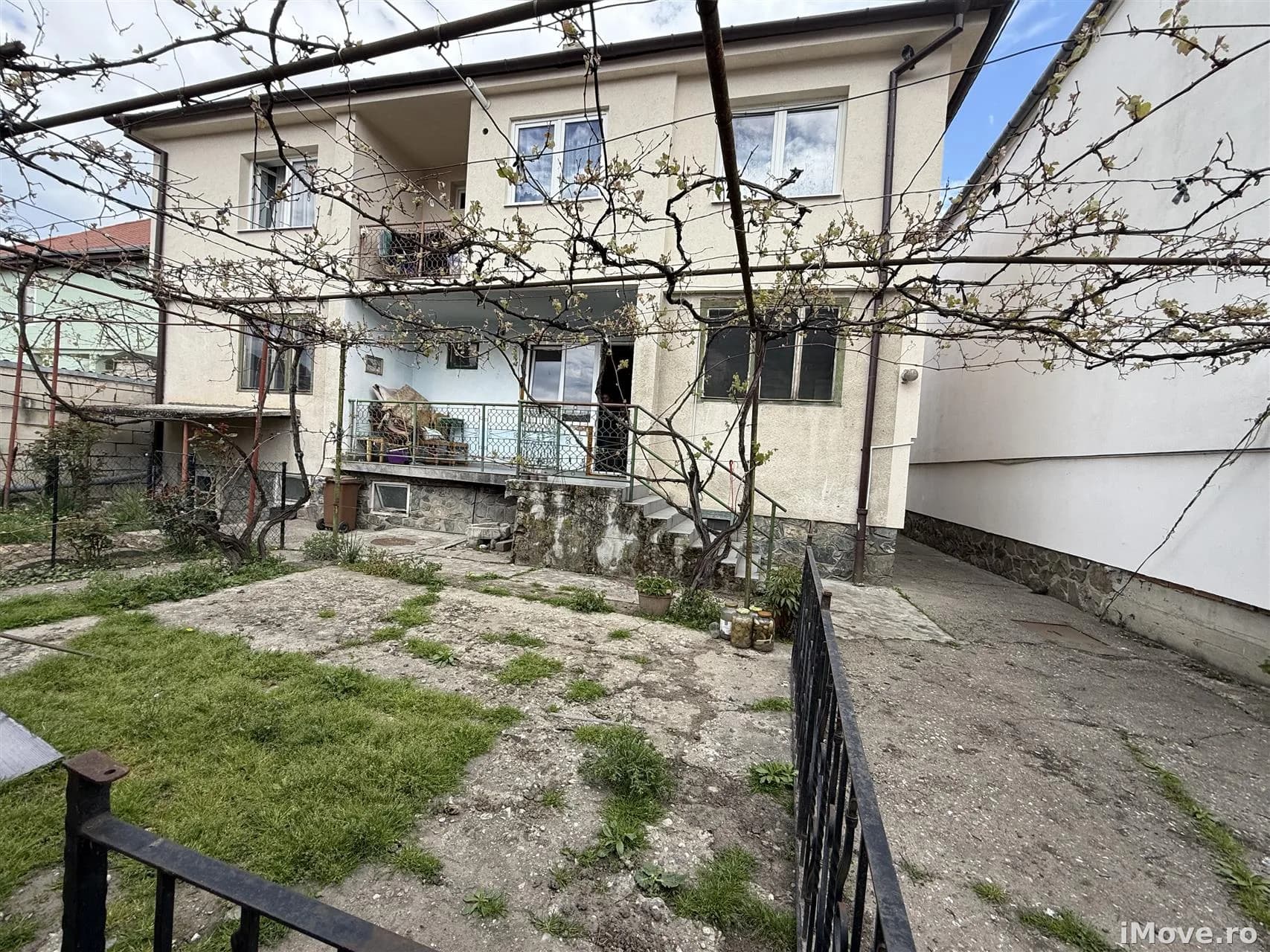 Apartament la casa 150 mpu cu 4 camere curte 150mp Piata Cibin